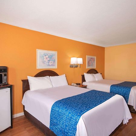 Travelodge By Wyndham Kingman Bagian luar foto