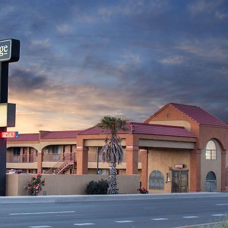 Travelodge By Wyndham Kingman Bagian luar foto