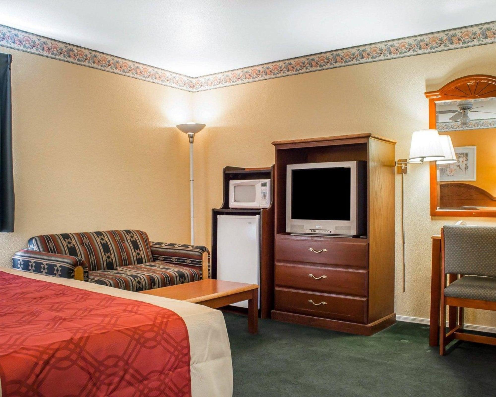 Travelodge By Wyndham Kingman Bagian luar foto