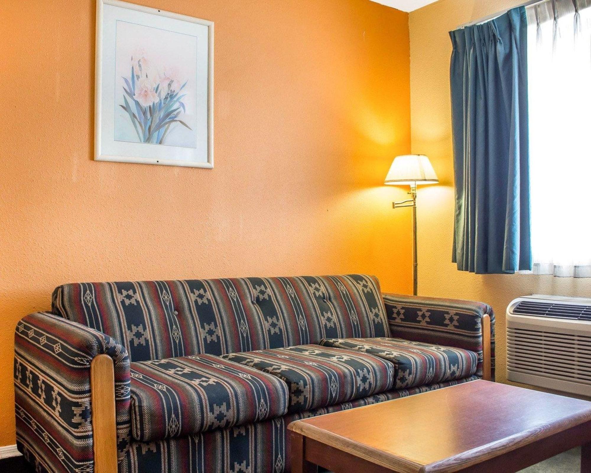 Travelodge By Wyndham Kingman Bagian luar foto