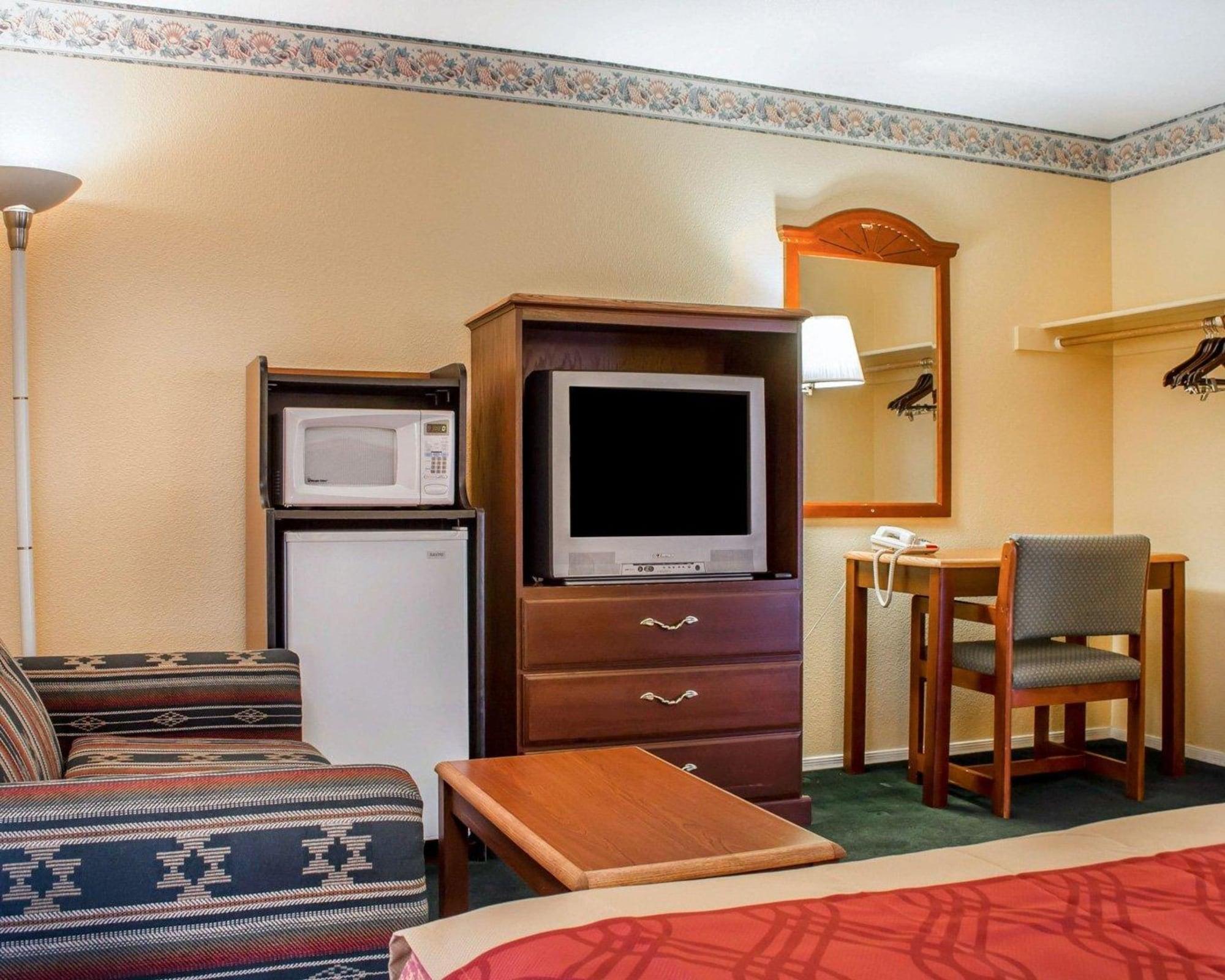 Travelodge By Wyndham Kingman Bagian luar foto