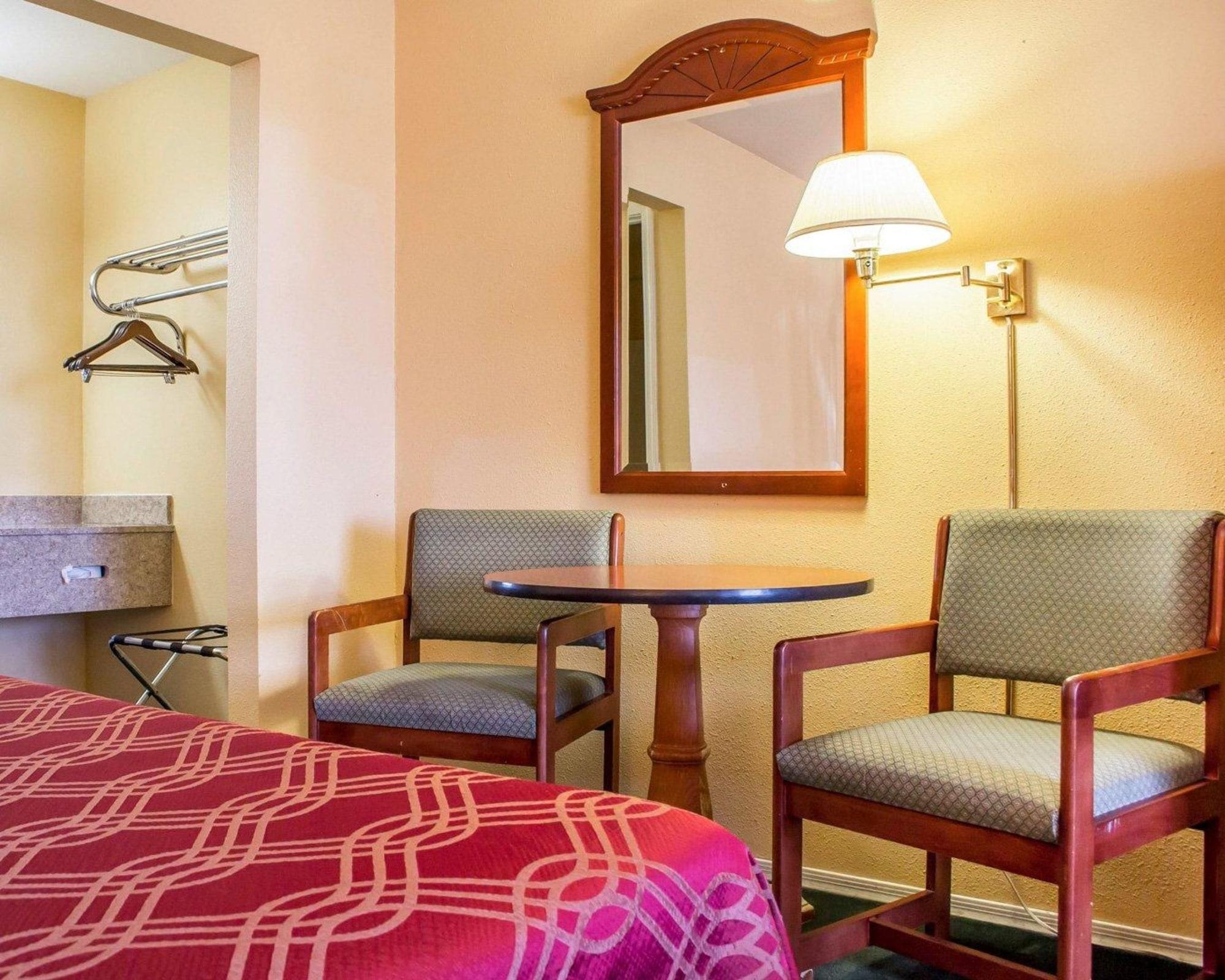 Travelodge By Wyndham Kingman Bagian luar foto
