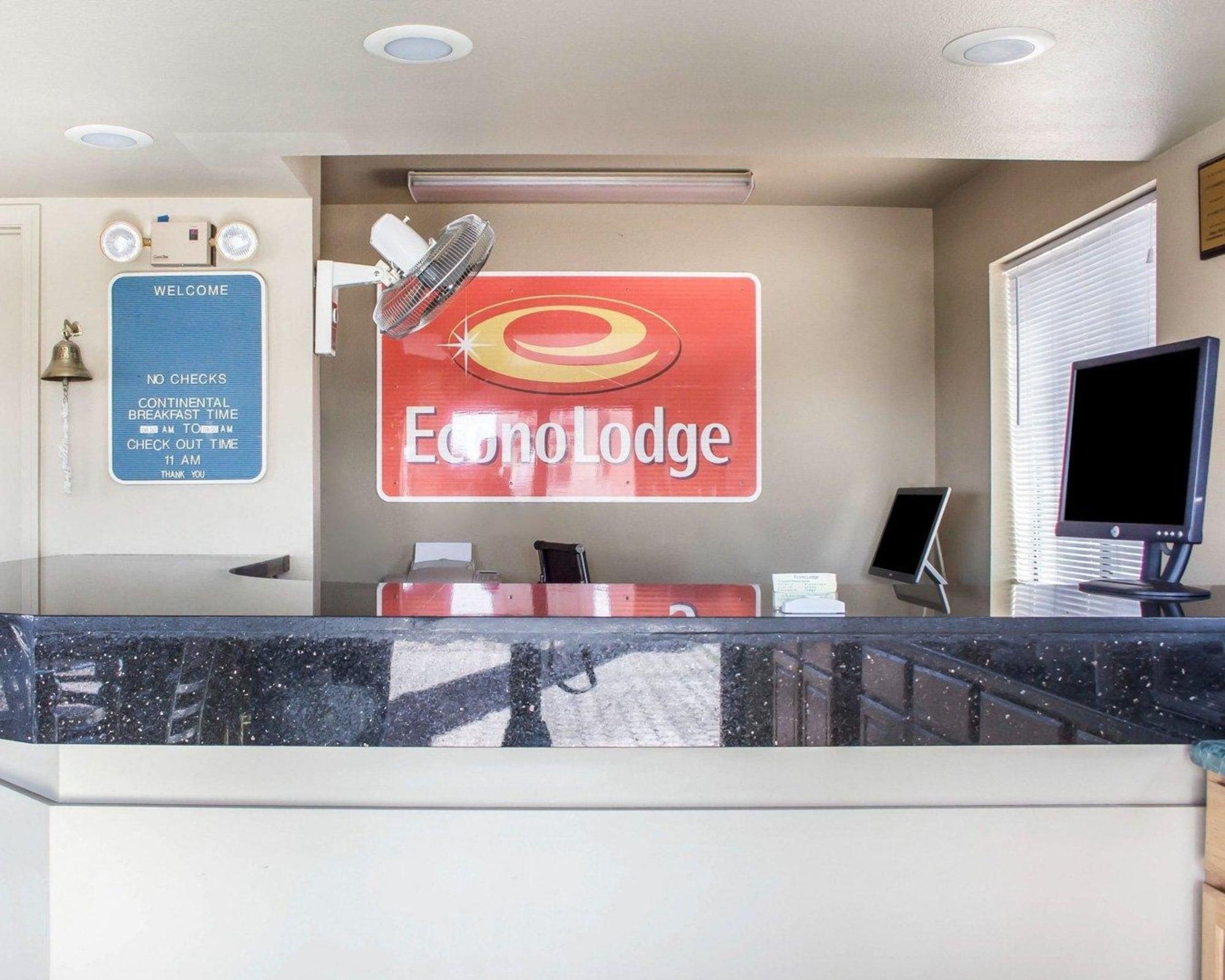 Travelodge By Wyndham Kingman Bagian luar foto