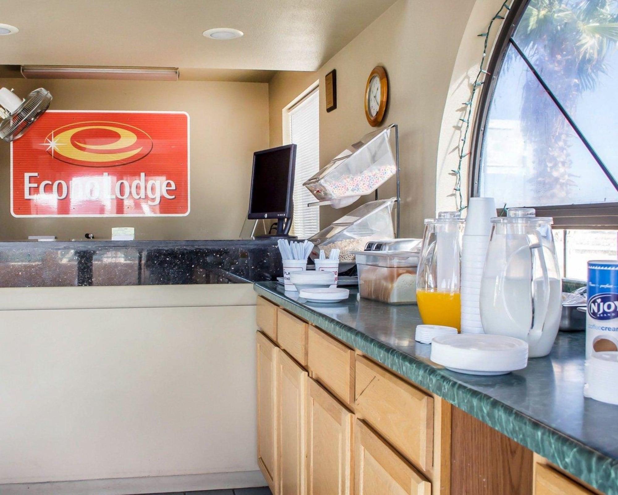 Travelodge By Wyndham Kingman Bagian luar foto