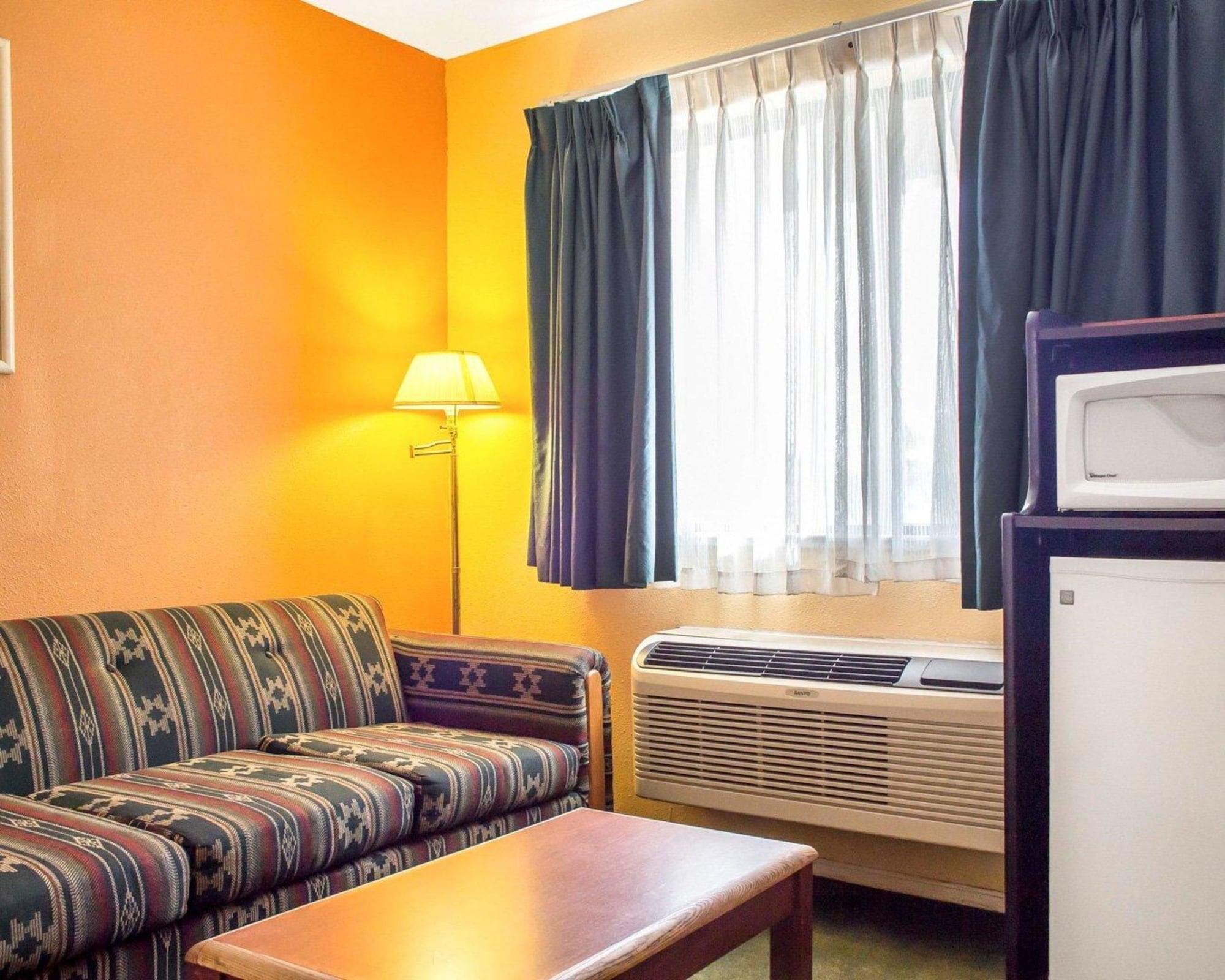 Travelodge By Wyndham Kingman Bagian luar foto
