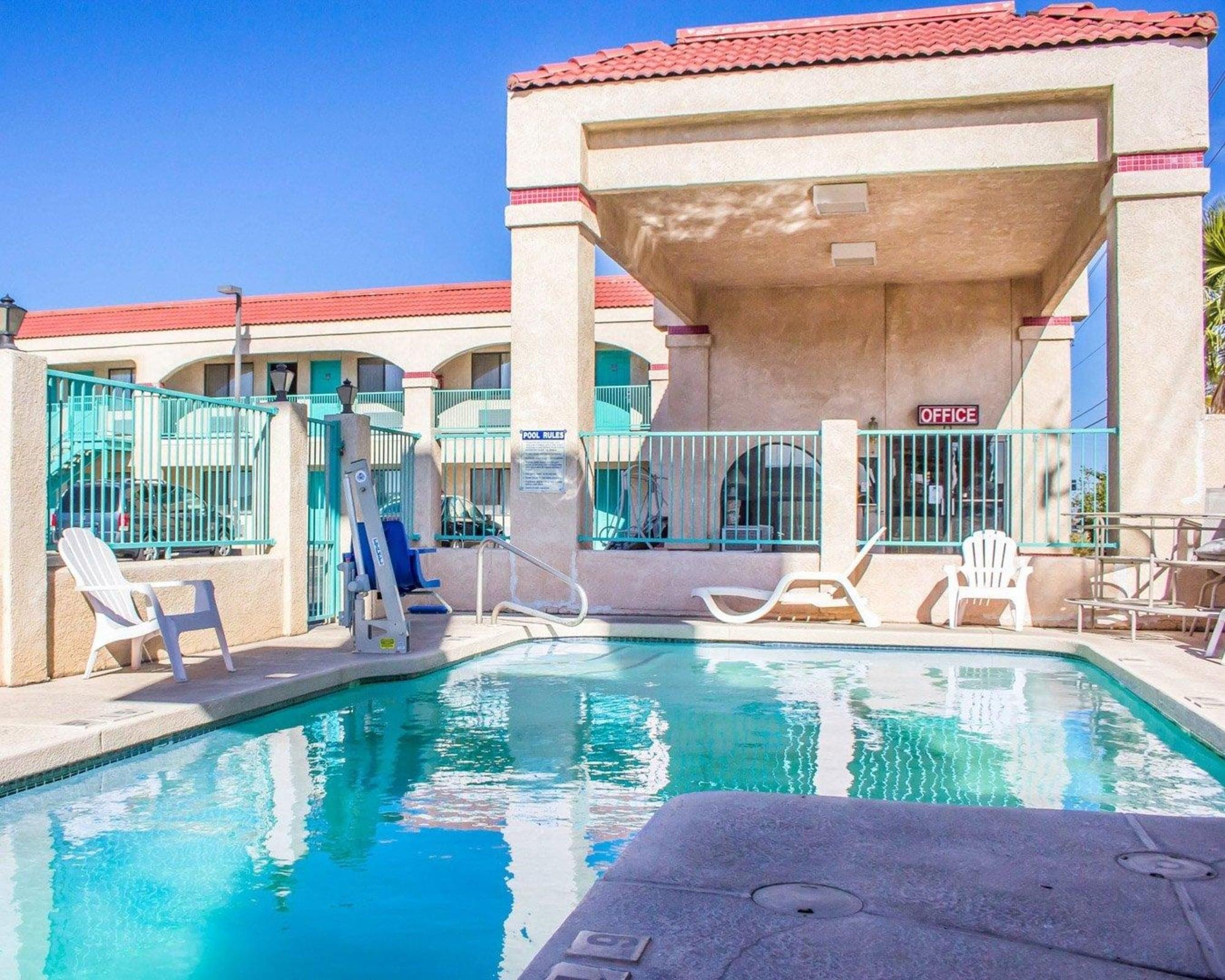 Travelodge By Wyndham Kingman Bagian luar foto