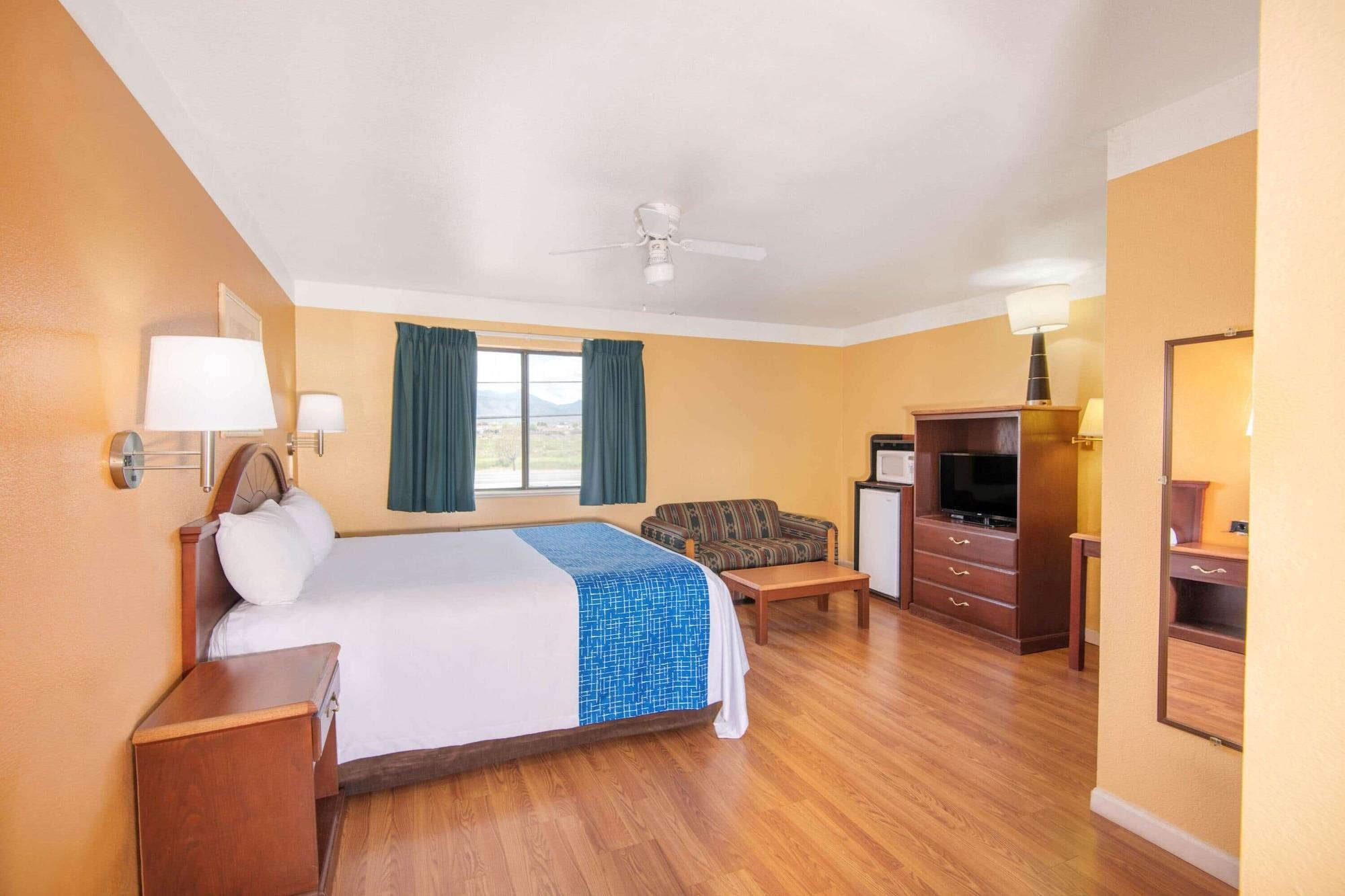 Travelodge By Wyndham Kingman Bagian luar foto