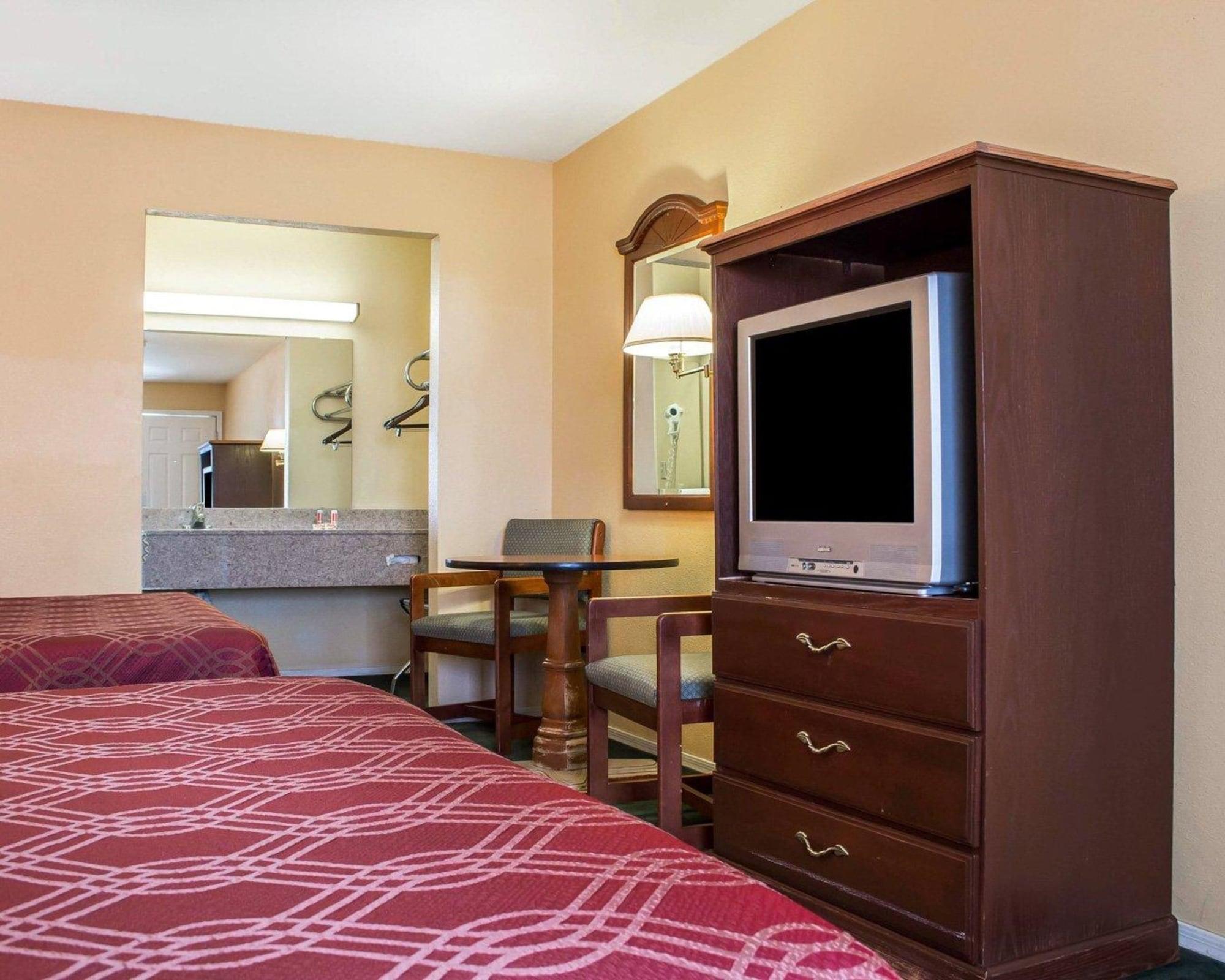 Travelodge By Wyndham Kingman Bagian luar foto