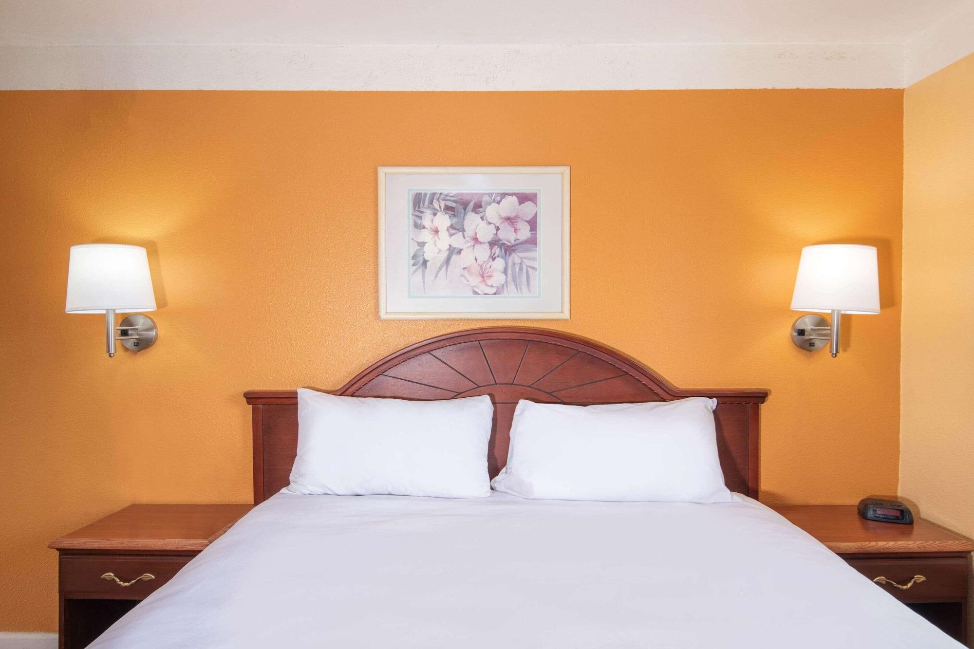 Travelodge By Wyndham Kingman Bagian luar foto
