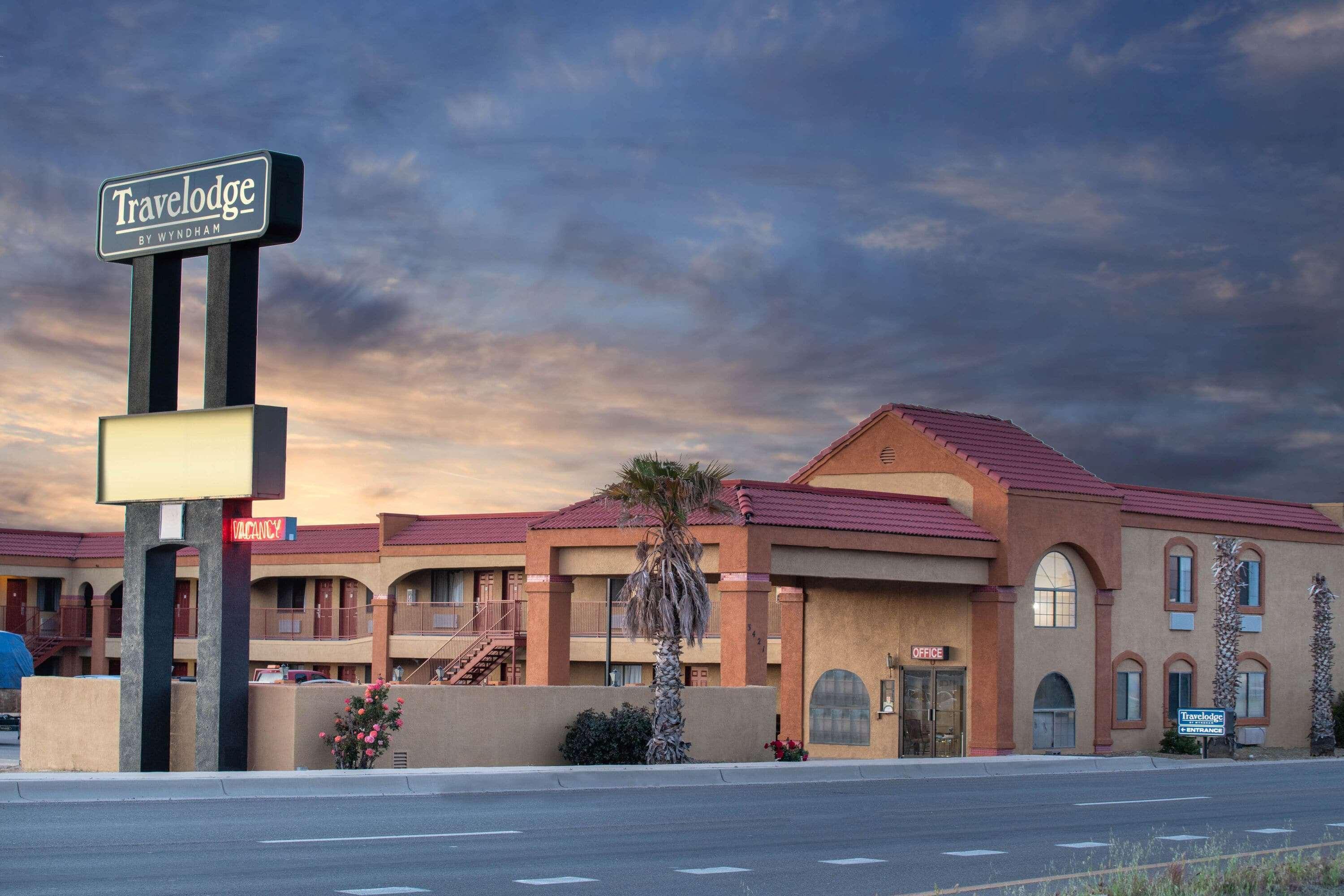 Travelodge By Wyndham Kingman Bagian luar foto