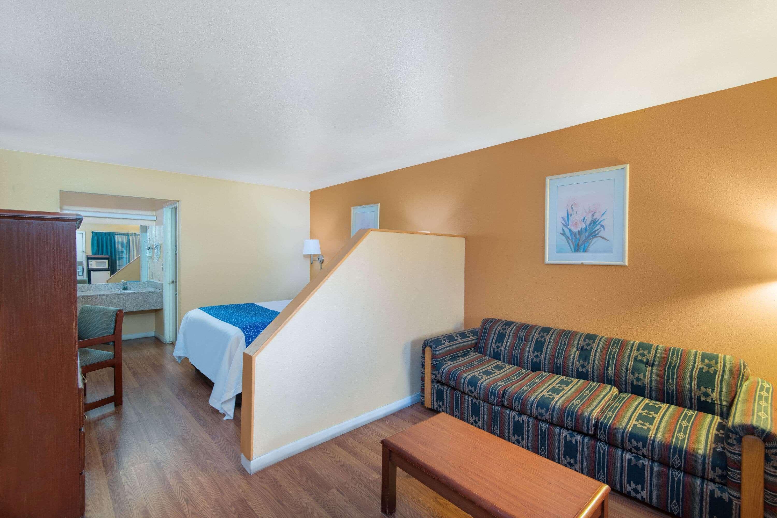 Travelodge By Wyndham Kingman Bagian luar foto