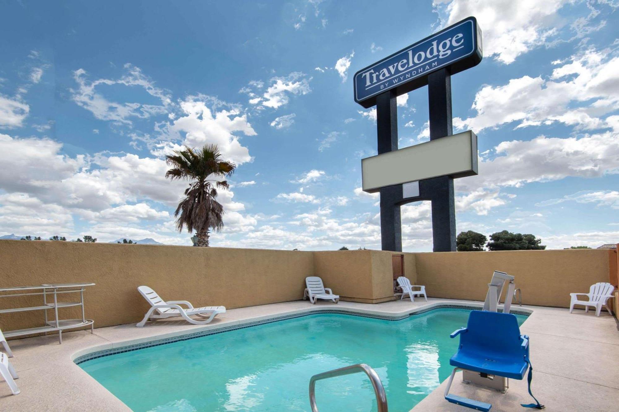 Travelodge By Wyndham Kingman Bagian luar foto