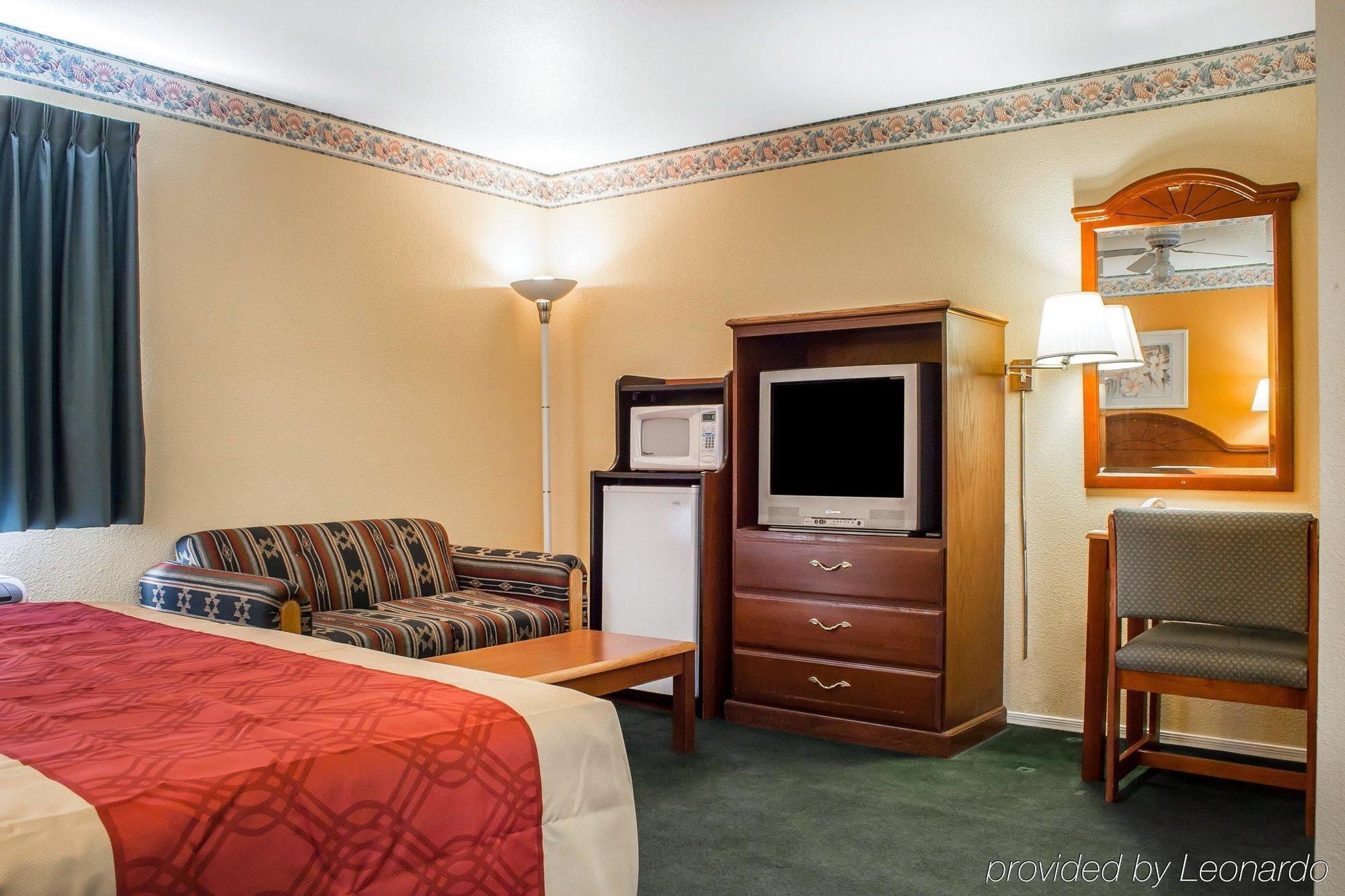 Travelodge By Wyndham Kingman Bagian luar foto
