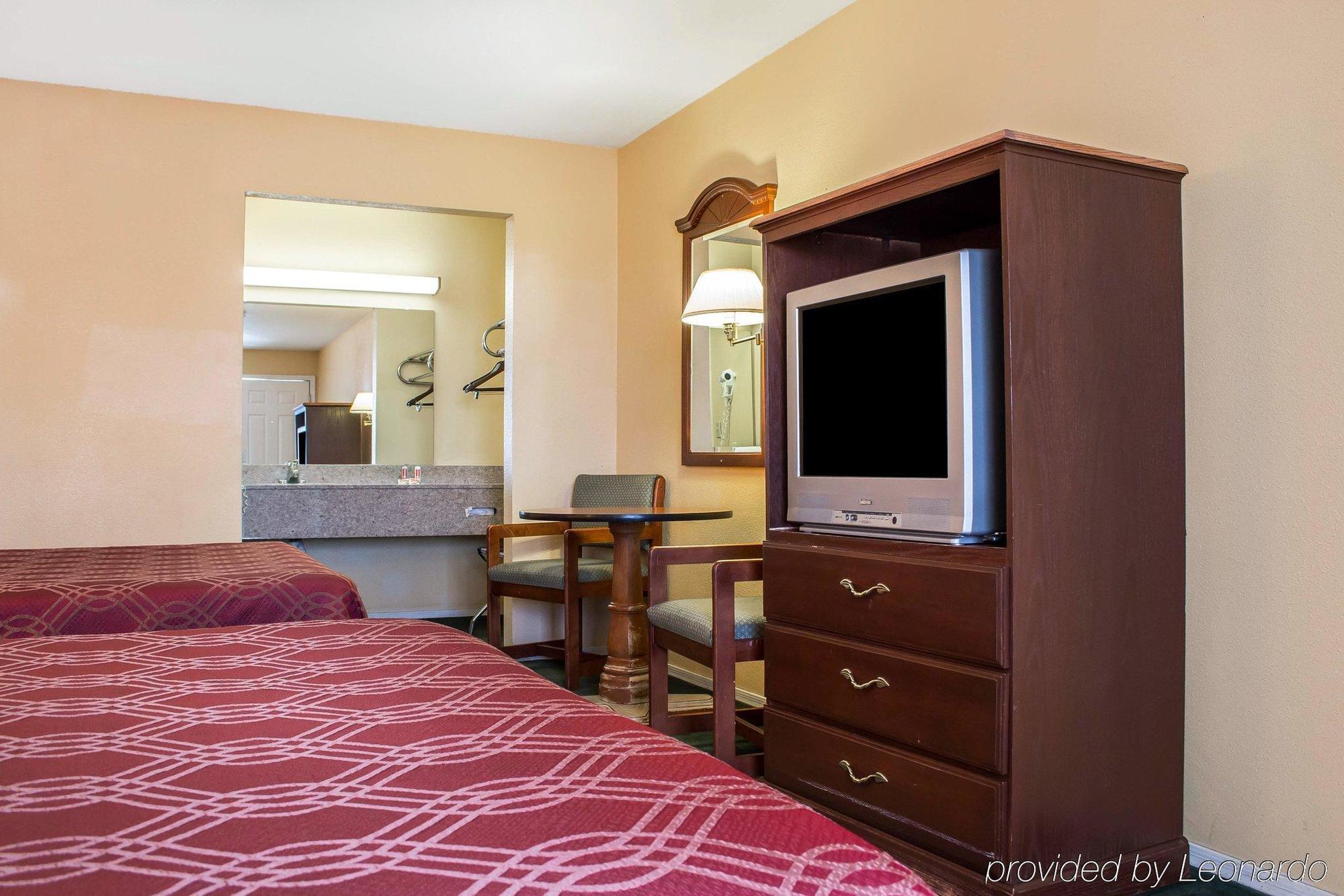 Travelodge By Wyndham Kingman Bagian luar foto