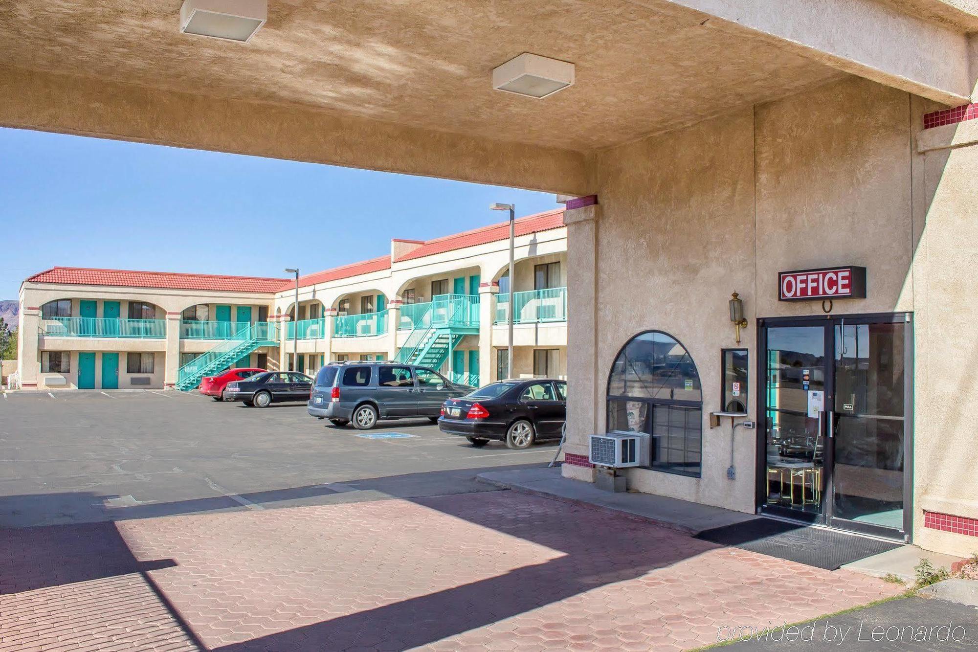 Travelodge By Wyndham Kingman Bagian luar foto