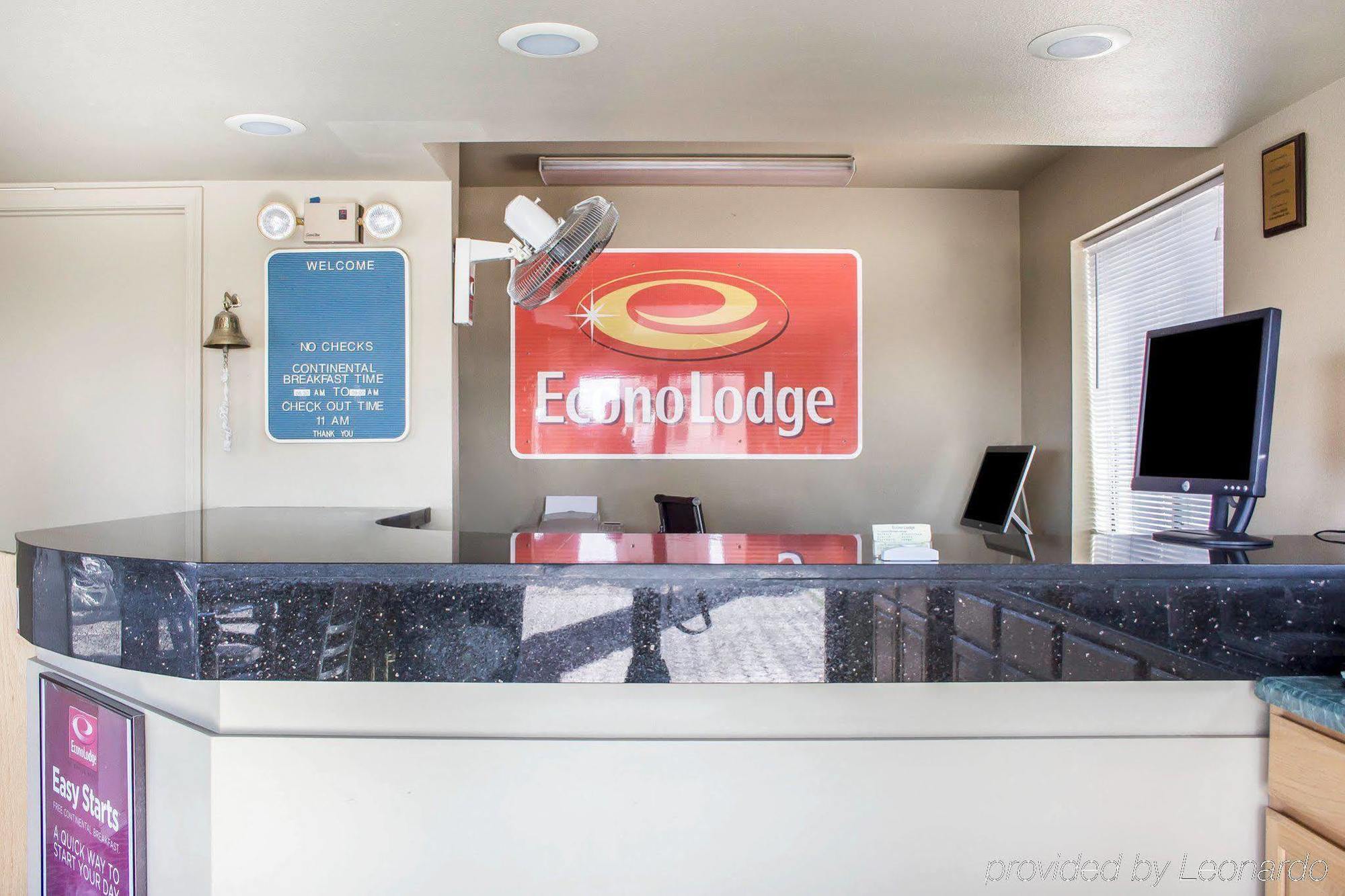 Travelodge By Wyndham Kingman Bagian luar foto