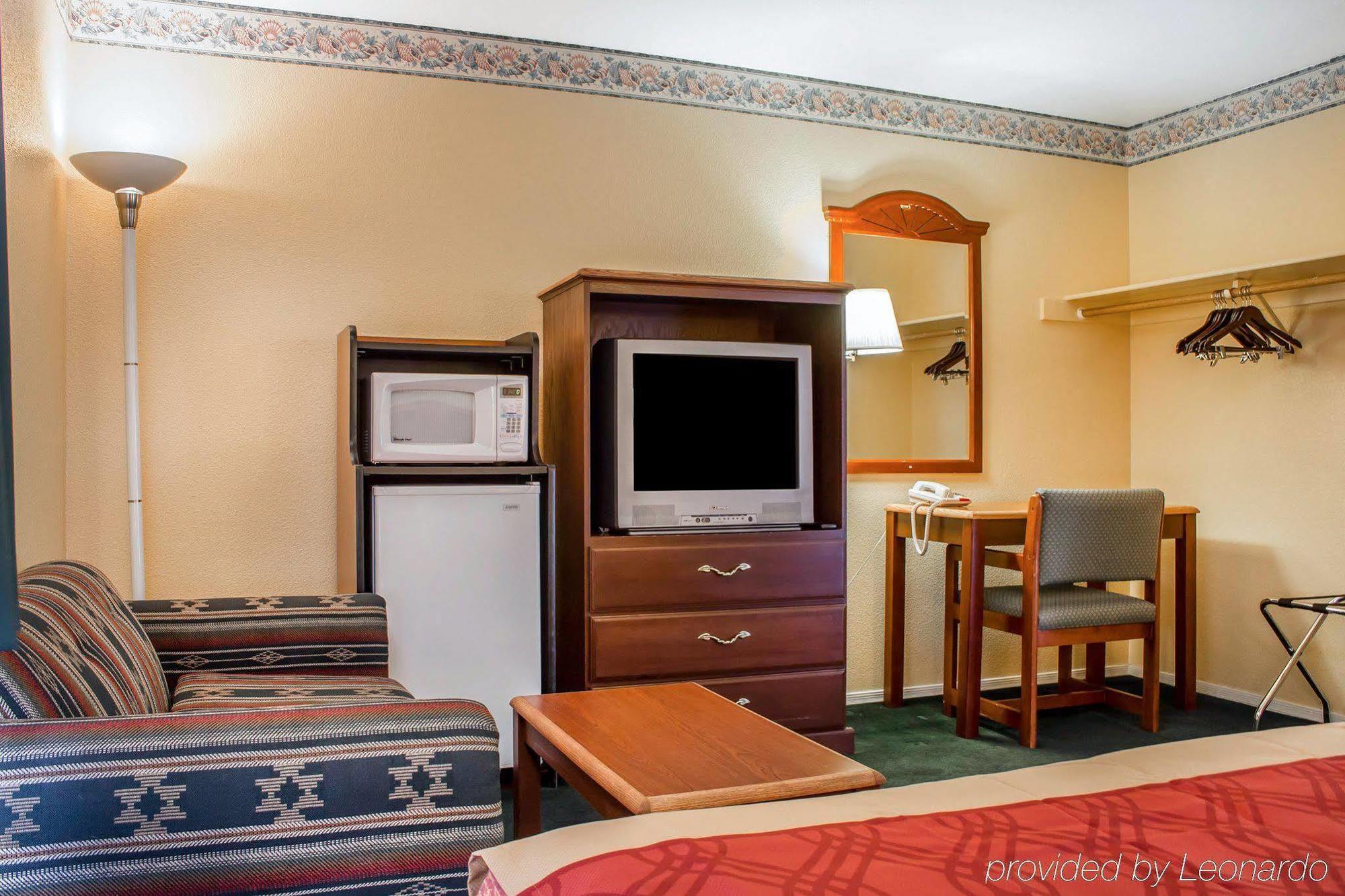 Travelodge By Wyndham Kingman Bagian luar foto